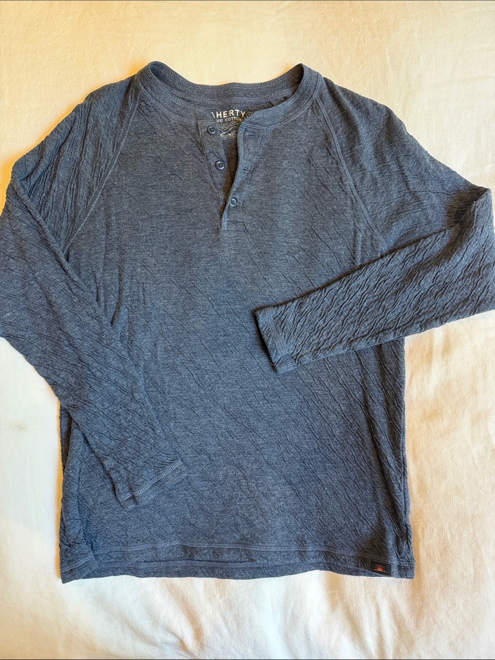 Faherty Men's Long-Sleeve Cloud Cotton Henley in Heather Navy Blue